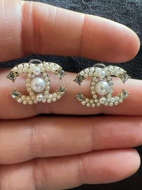 CHANEL Pearl & Crystal CC Clip-On Earrings in Ivory and Gold